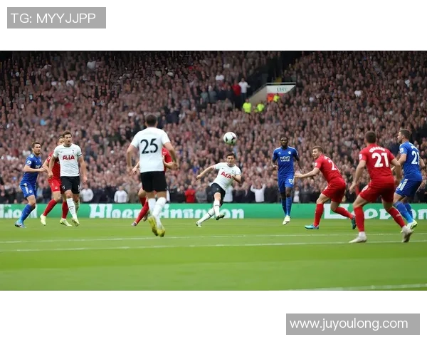 球星携萌娃同场竞技父女共舞绿茵展现足球温情时刻