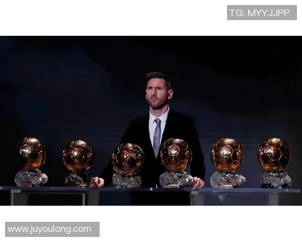 精美足球球星小摆件收藏展示让你感受绿茵场上激情魅力