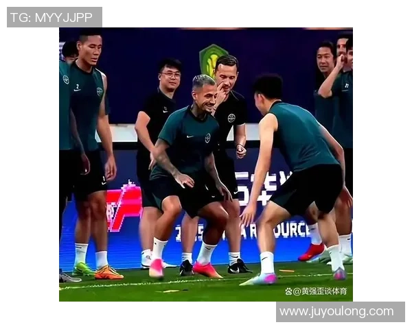 足球球星亲自直播互动粉丝揭露训练日常与赛场幕后故事